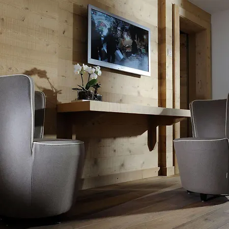 Des Alpes Superieur Hotel Gstaad